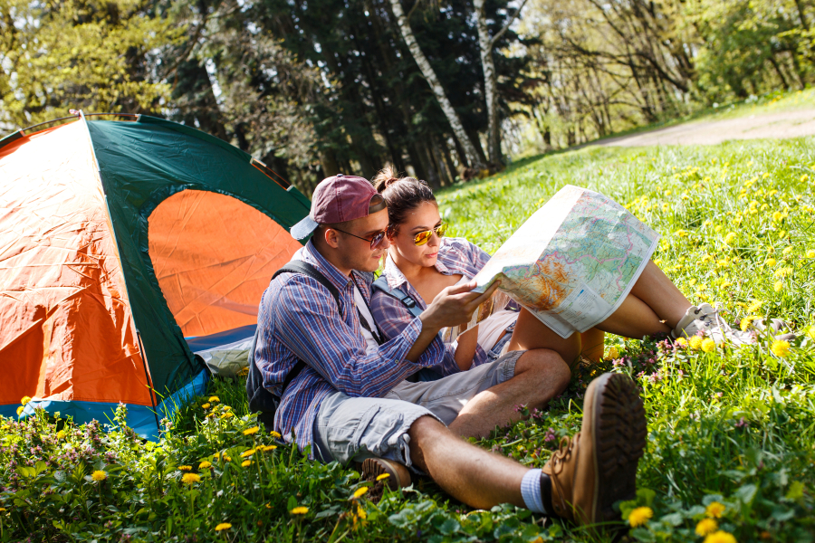 couple dans un camping Médoc 