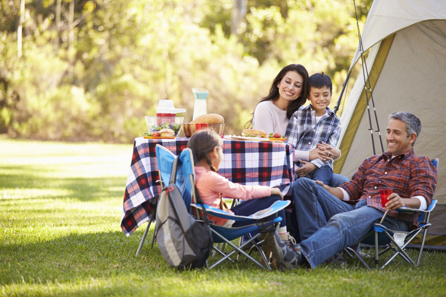 famille au camping aux alentours du puy du fou